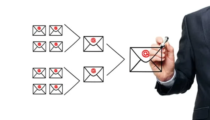 Ilustração de segmentação de destinatários em grupos de e-mail.